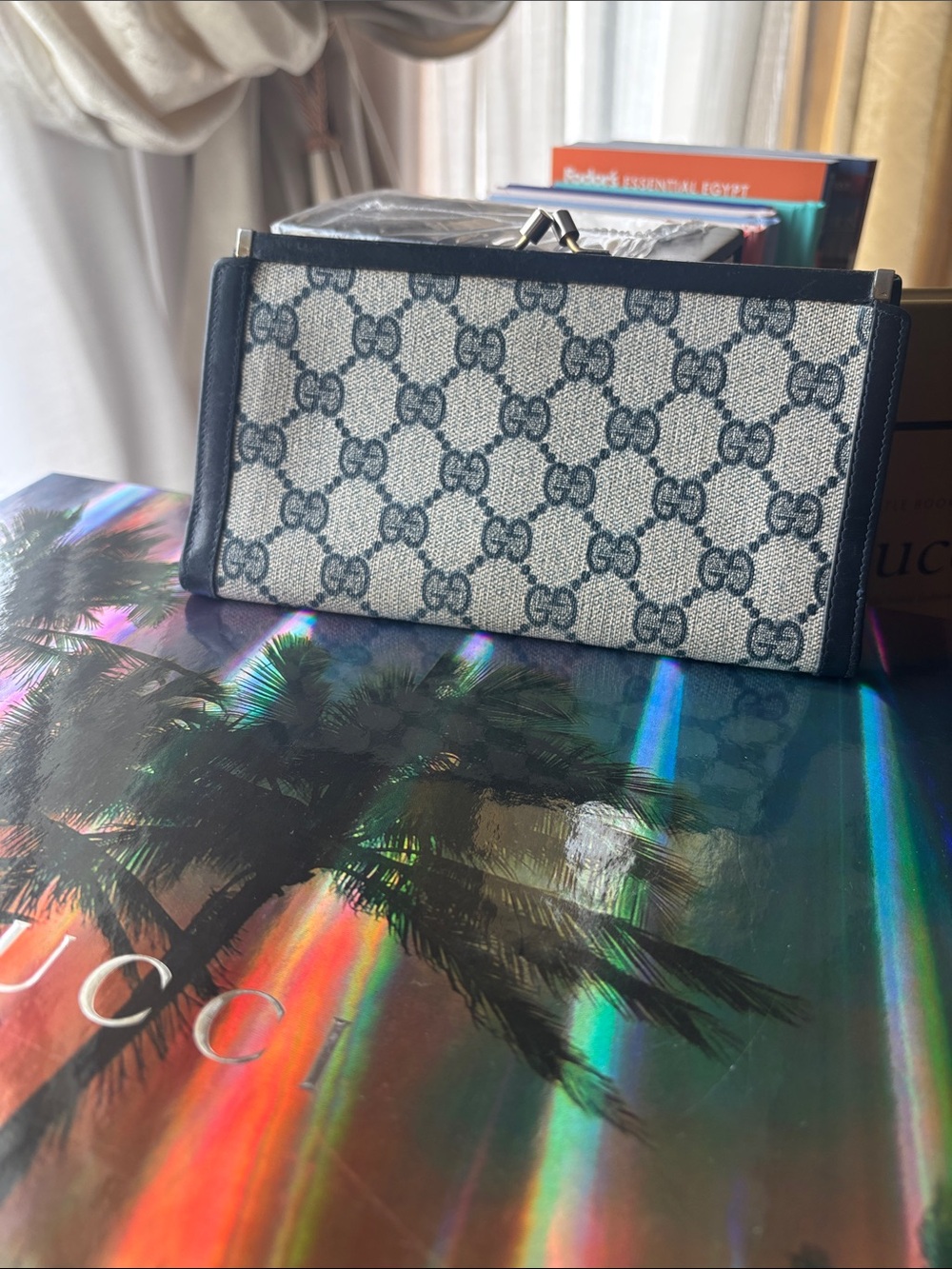 Pre loved Gucci Kisslock bi fold Monogram Wallet - Picture 2 of 7